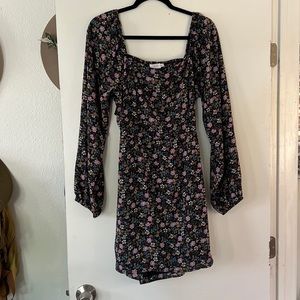 Peep back mini dress with long sleeves - All in Favor - Xl